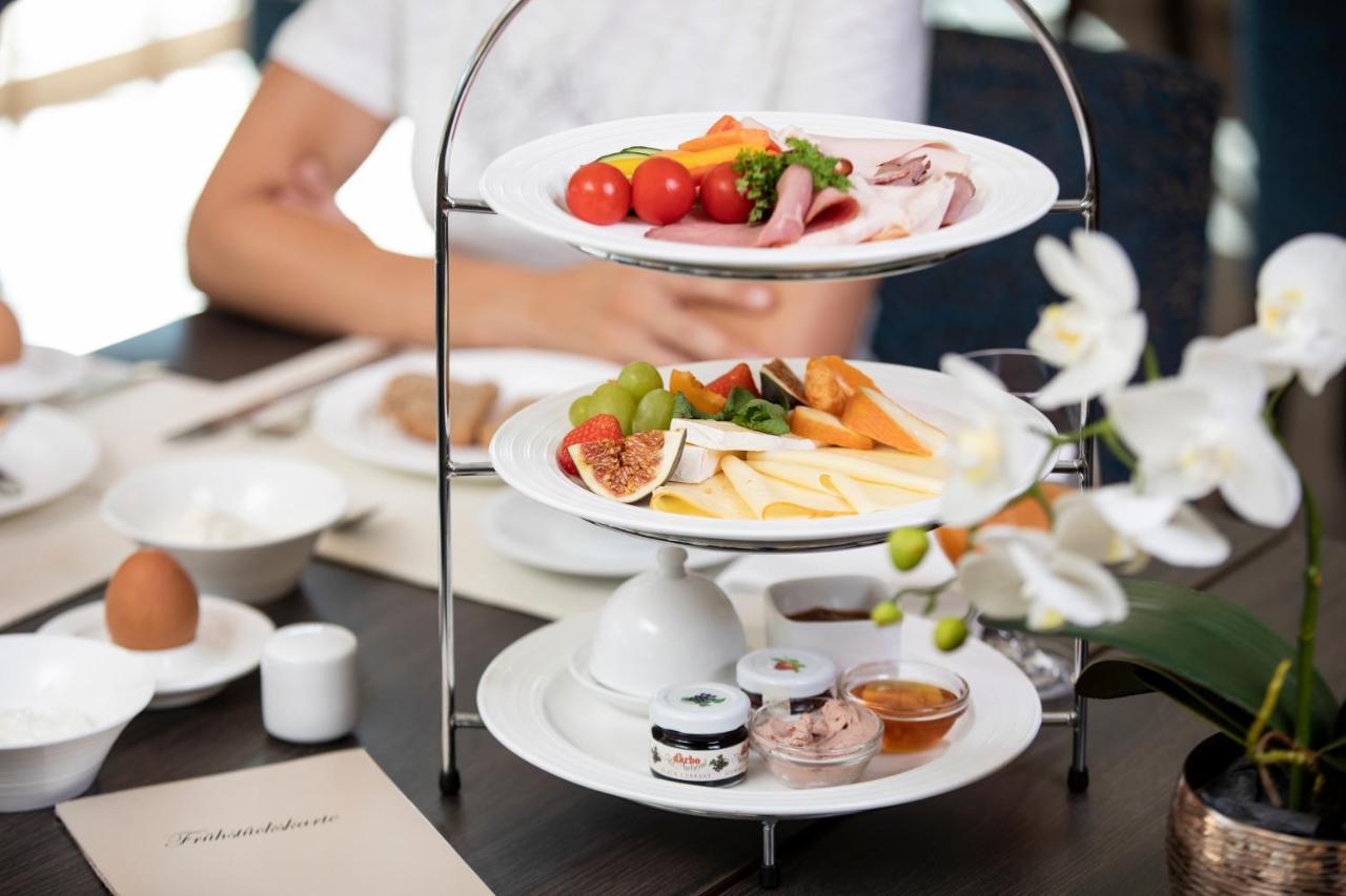 Nuhr Medical - Hotel & Restaurant Зенфтенберг Экстерьер фото